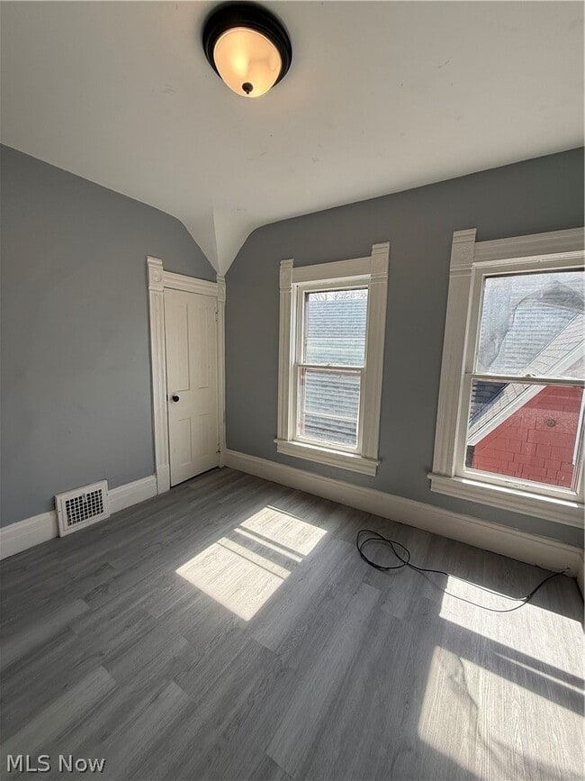 Building Photo - 3860 W 37th St