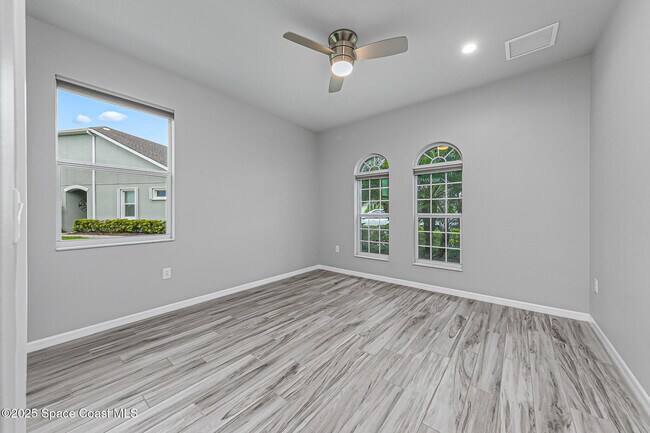 Building Photo - 7544 Loren Cove Dr