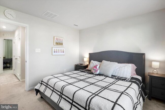 Building Photo - 206 Spring Pl