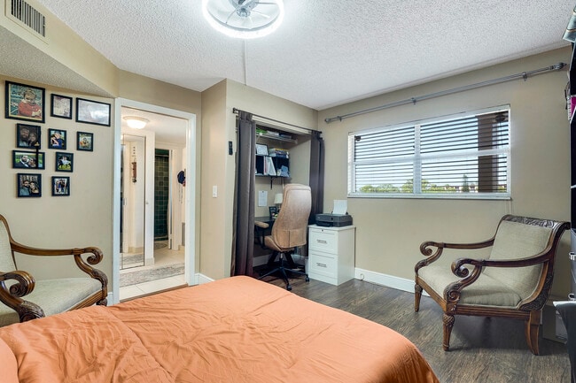 Building Photo - 3755 Via Poinciana