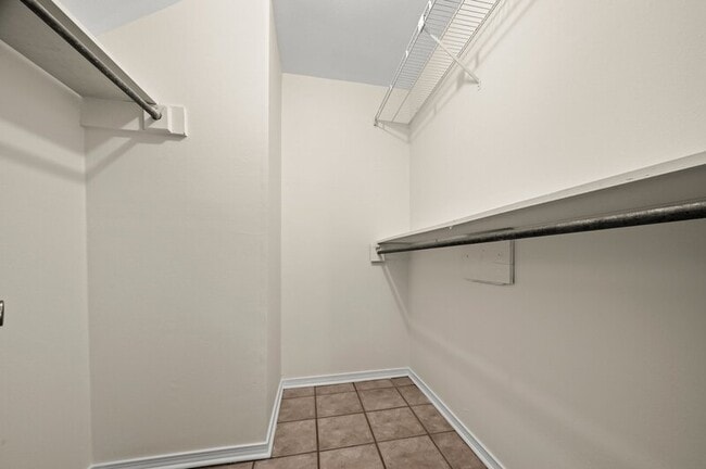 Building Photo - 2662 Brentwood Dr