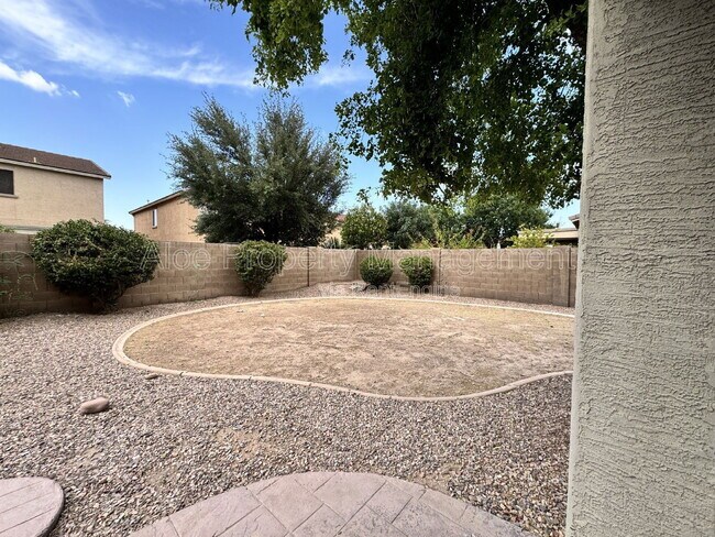 Building Photo - 43658 Caven Dr