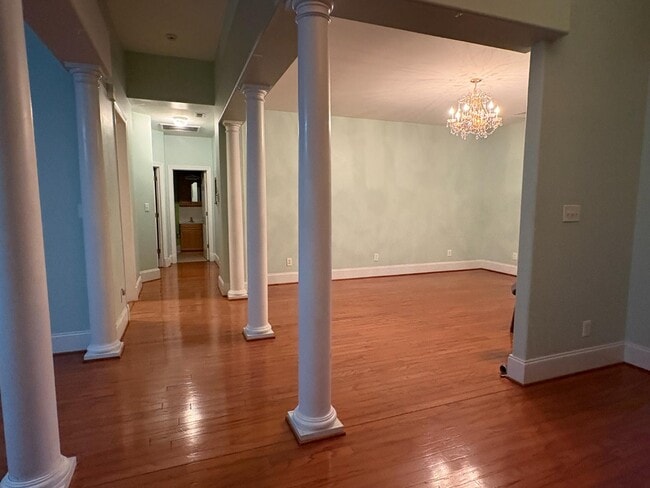 Building Photo - 533 Stonemason Dr