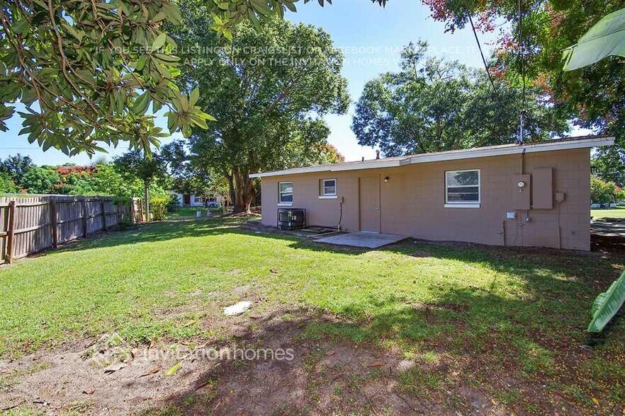 Building Photo - 1333 Pleasantview Dr