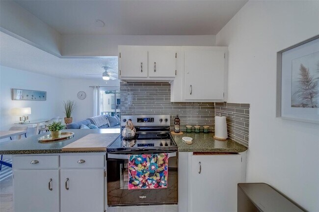 Building Photo - 361 S McMullen Booth Rd