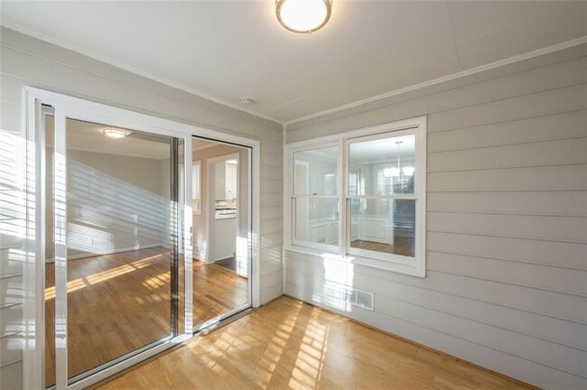 Building Photo - 4648 Calumet Cir NW