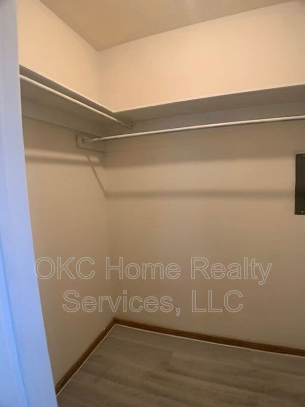 Building Photo - 2808 N Ditmer Rd