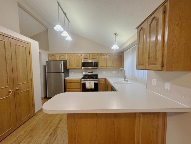 Building Photo - 2107 Queen Dr