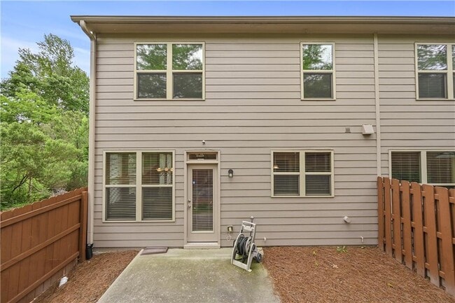 Building Photo - 2396 Whiteoak Bend