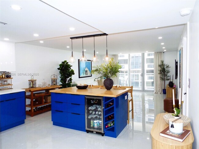 Building Photo - 5701 Collins Ave