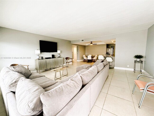 Building Photo - 3850 Galt Ocean Dr