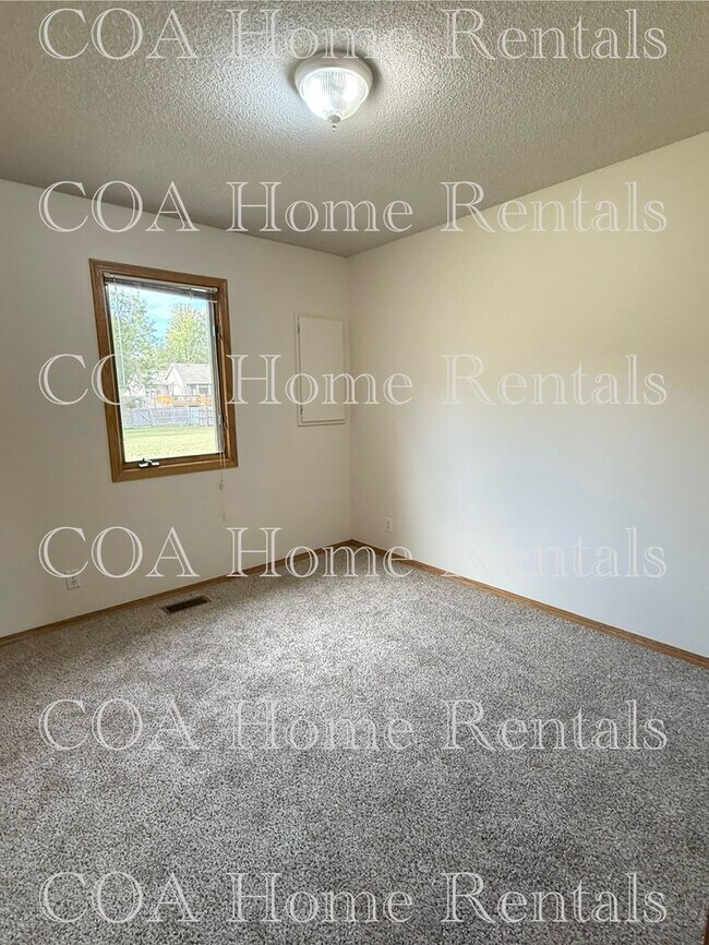 Building Photo - Meadow Park