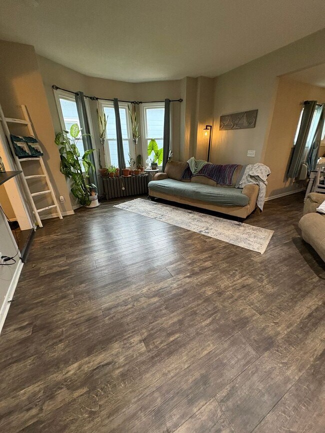 Building Photo - JCP - 02 - Charles St