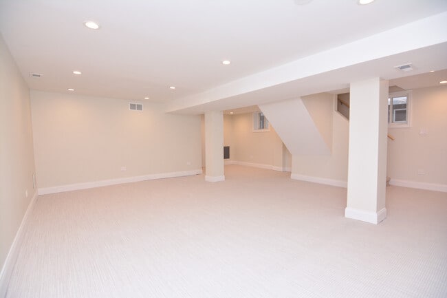 Building Photo - 2528 W Charleston St