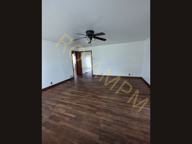 Building Photo - Charming 3 Bed / 1 Bath Home with Office & 2-Car Garage | Great Location Near Fred Meyer