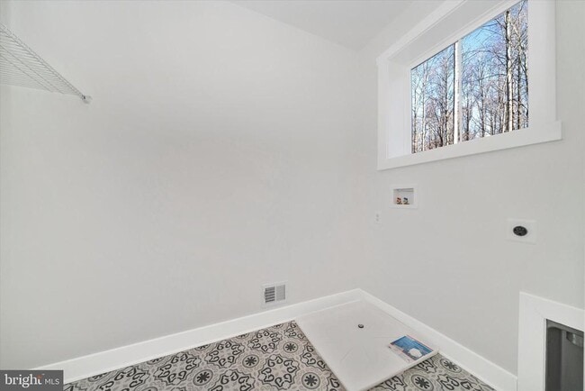 Building Photo - 204 3 Rivers Rd