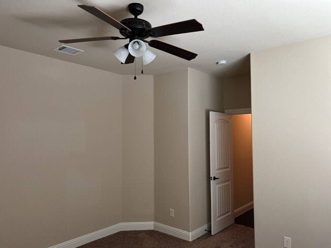 Building Photo - Cameron Lane