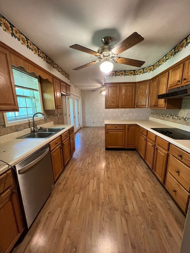 Building Photo - 504 W South