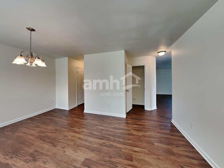 Building Photo - 301 Groves Stone Dr