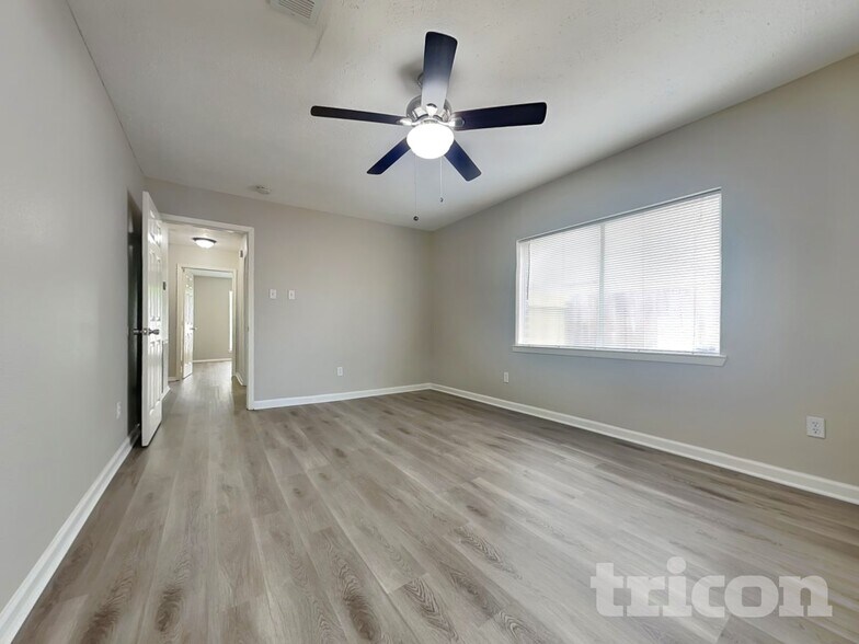 Building Photo - 2047 Lexington Woods Dr