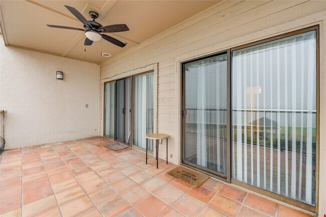 Building Photo - 401 Lakeside Ln