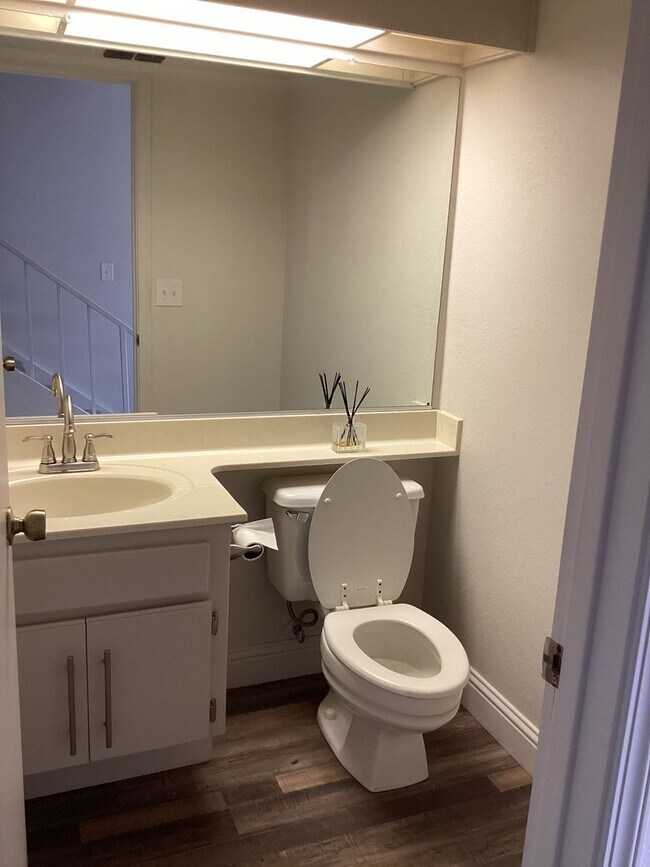 3 bd 2.5 bath in The Grove gated community 750 Lincoln Rd Yuba City