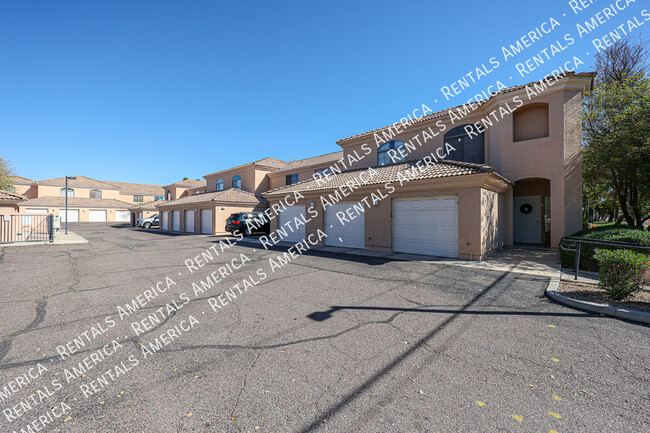 Primary Photo - 1426 E Grovers Ave