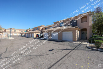 Building Photo - 1426 E Grovers Ave