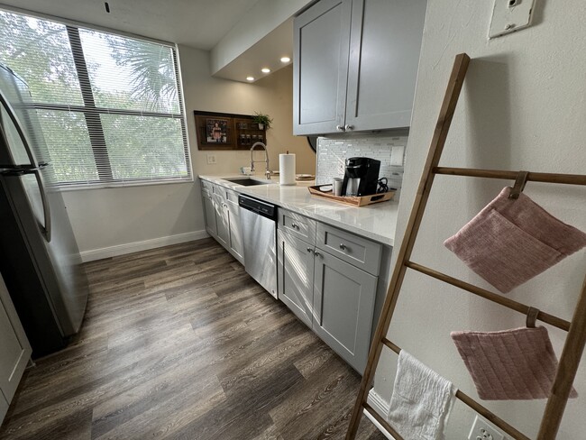 Building Photo - 2025 Lavers Cir