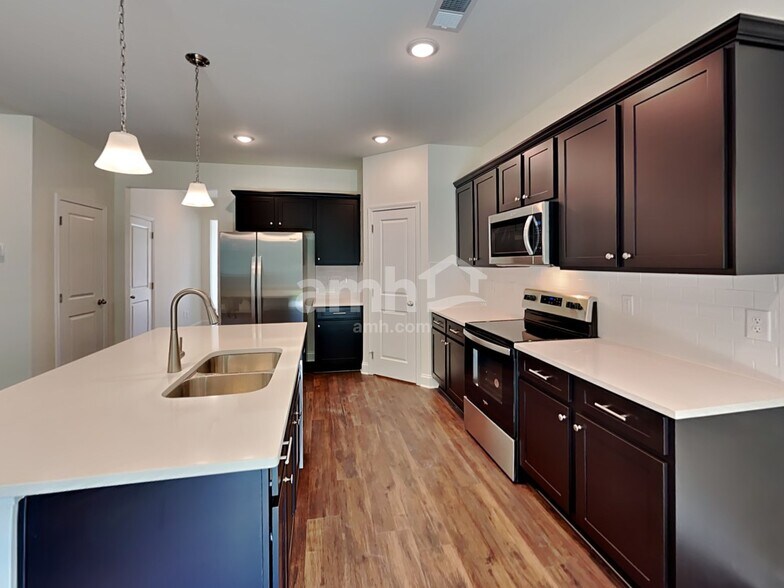 Building Photo - 180 Pecan Dr