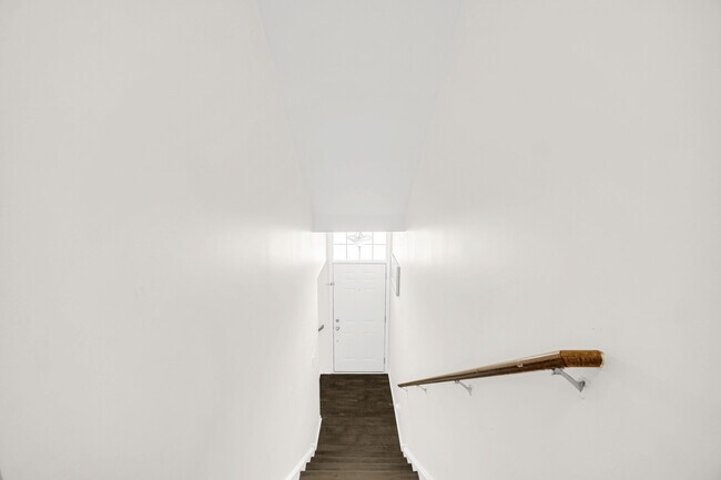 Building Photo - 57 Margaret Dr