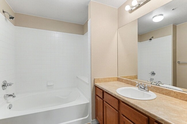 Building Photo - Beautifully Updated 2 Bed / 2 Bath Condo with Garage in Chatfield Bluffs