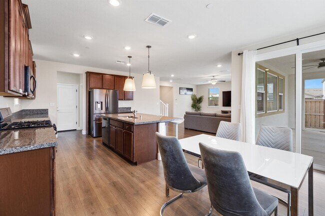 Building Photo - 10068 Carinata Dr