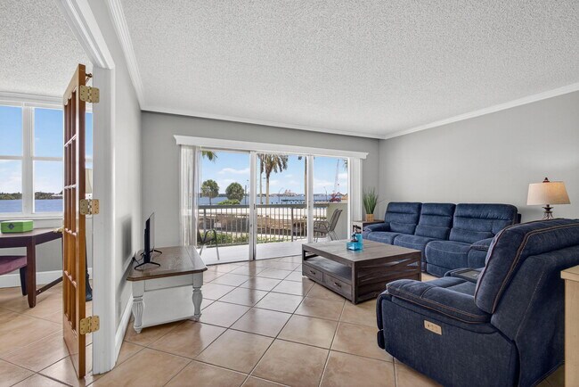 Building Photo - 2600 N Flagler Dr