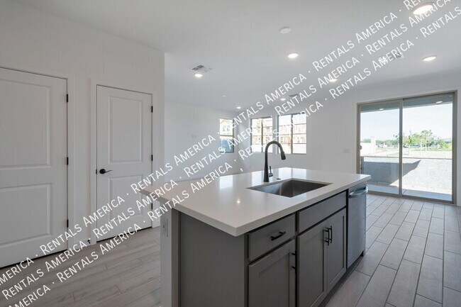 Building Photo - 4533 S Mole