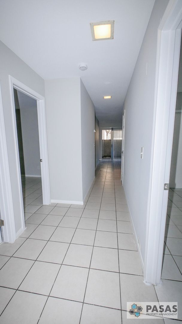 Building Photo - 1st Floor Remodeled Condo