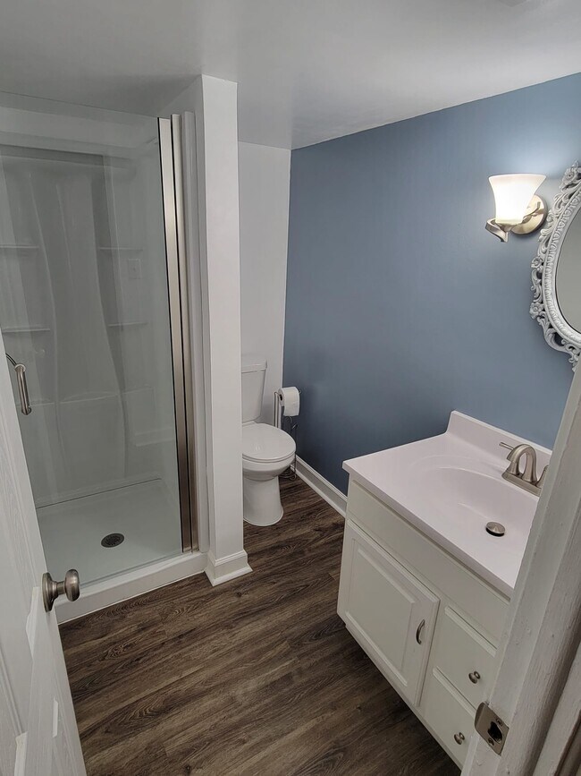 Building Photo - 812