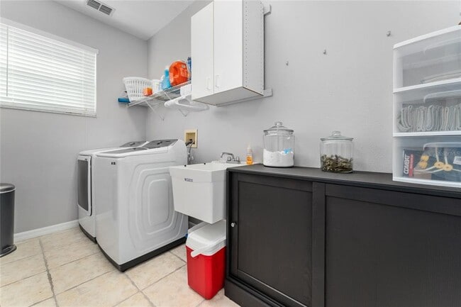 Building Photo - 10100 Canopy Tree Ct