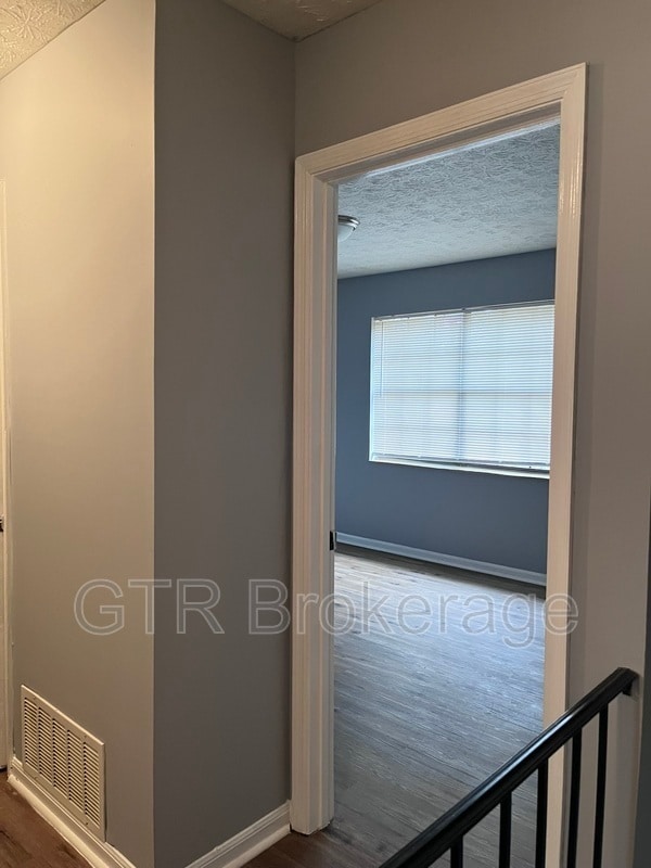 Building Photo - 2584 Stratford Ln