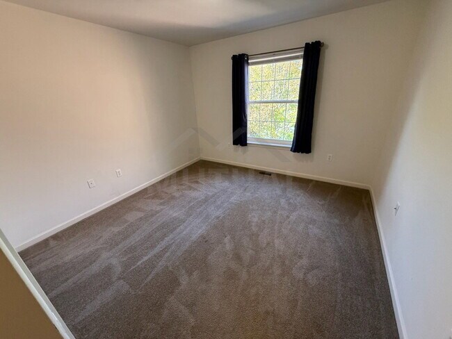 Building Photo - 47576 Pembroke Dr