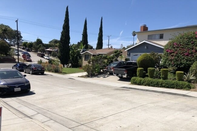 Building Photo - 710 Stepney St