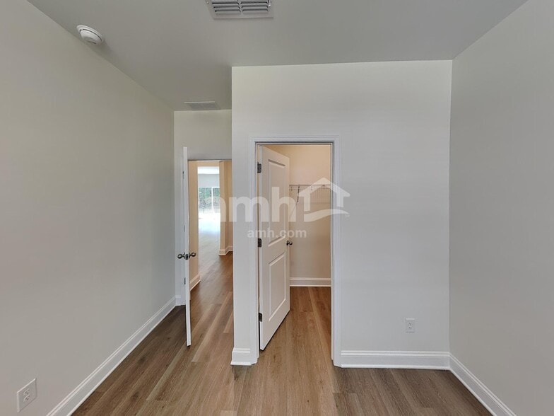 Building Photo - 6035 Rosemore Ln