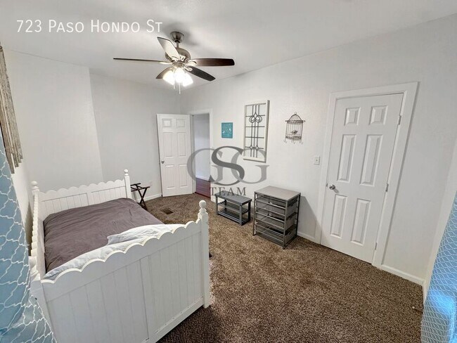 Building Photo - 723 Paso Hondo St