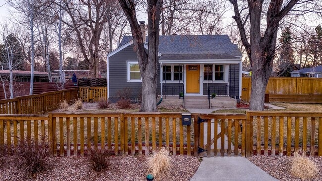 Building Photo - Lovely 3 bed/2 bath home w/2 car garage