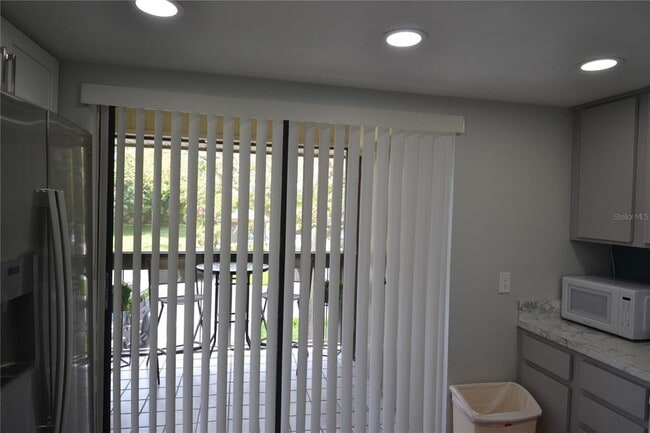 Building Photo - 284 Woodlake Wynde