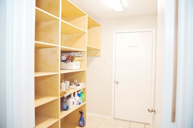 Building Photo - 18234 Sable Tree Dr