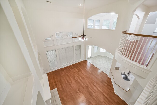 Building Photo - 14015 Falcon Heights Dr
