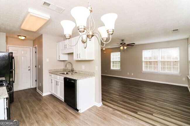 Building Photo - 127 Silver Fox Trail