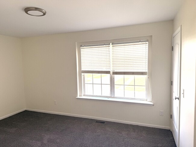 Building Photo - 33213 Saddleback Dr