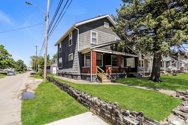 Building Photo - 732-734 DESHLER AVE.